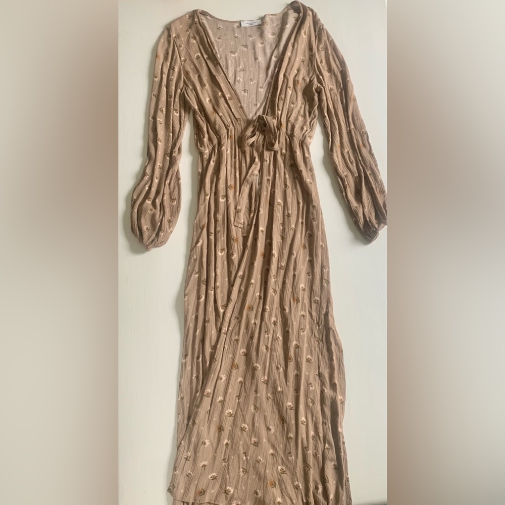 carly jean los angeles taupe kimono with flowers